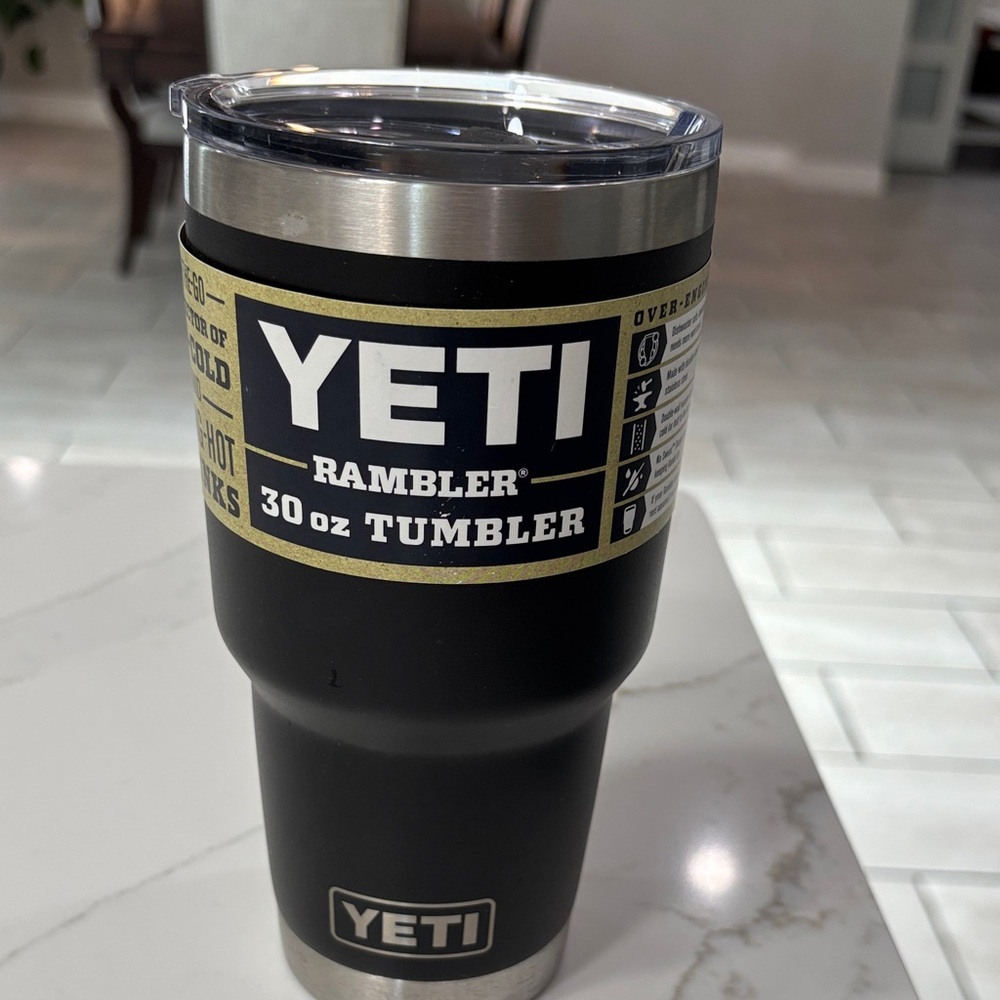 Yeti Rambler 30 oz Tumbler - Black with Stainless Trim